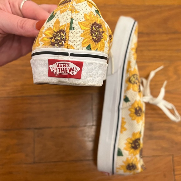 Vans Sunflower Print Sneakers Women’s 7 Yellow Floral Canvas Material - Picture 4 of 7